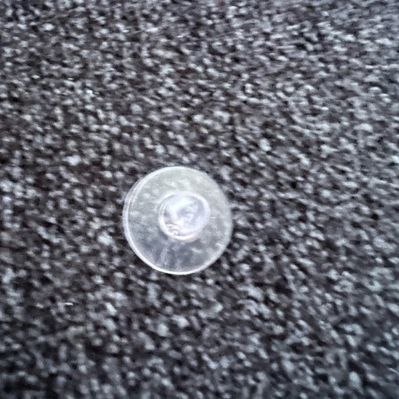 ⭐️ Firm Price ⭐️ New in box silicone ear backings - Picture 4 of 4